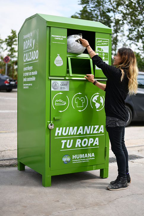 Els contenidors d’Humana de Maçanet recullen gairebé 12 tones de roba durant l’any 2021 - 54a2c-humana-residuo-textil-contenedor.jpg