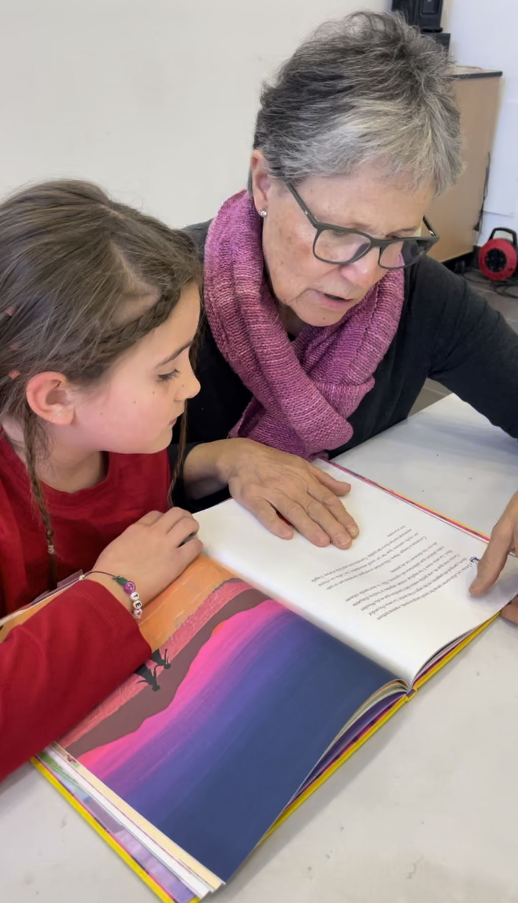 El Lecxit: l’aposta de l’Escola Municipal de Formació Continuada per crear vincles intergeneracionals entre maçanetencs