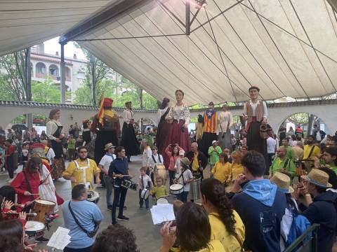 Cap de setmana de la Festa del Roser: 30 anys dels Gegants, Medalla de la Vila i l’Homenatge a la vellesa