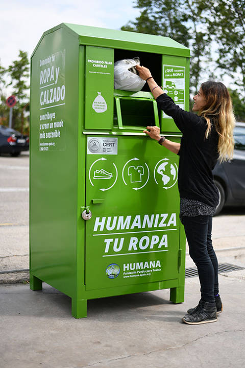Els contenidors d’Humana de Maçanet recullen gairebé 12 tones de roba durant l’any 2021