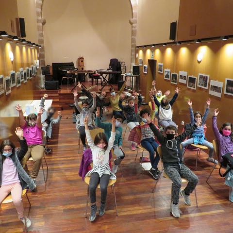 L’Escola de Música de Maçanet arriba als centres educatius del poble