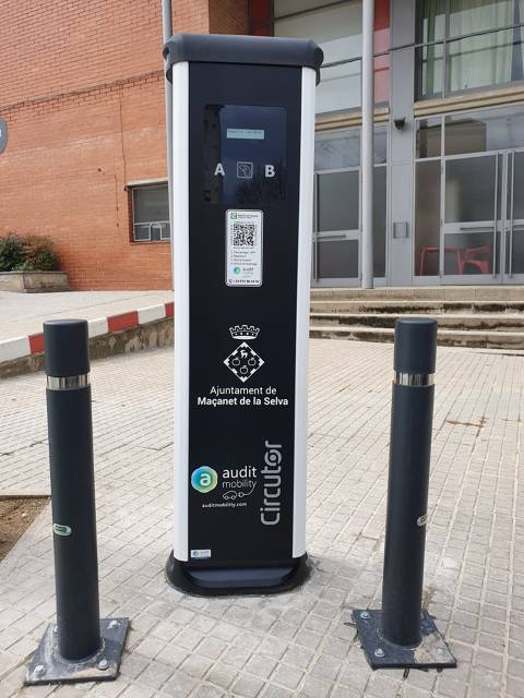 Nova estació pública i gratuïta de recàrrega per a vehicles elèctrics