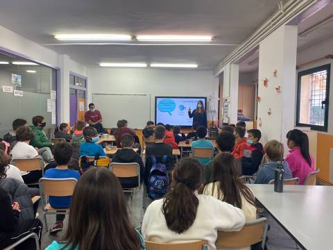La regidora de Medi Ambient fa una xerrada a l'escola Sant Jordi sobre les actuacions de l'Ajuntament pel canvi climàtic
