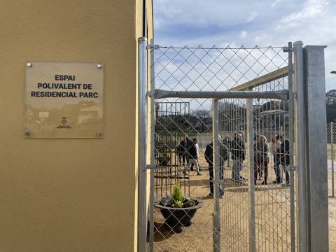 Nous vestidors i espai polivalent a Maçanet Residencial Parc