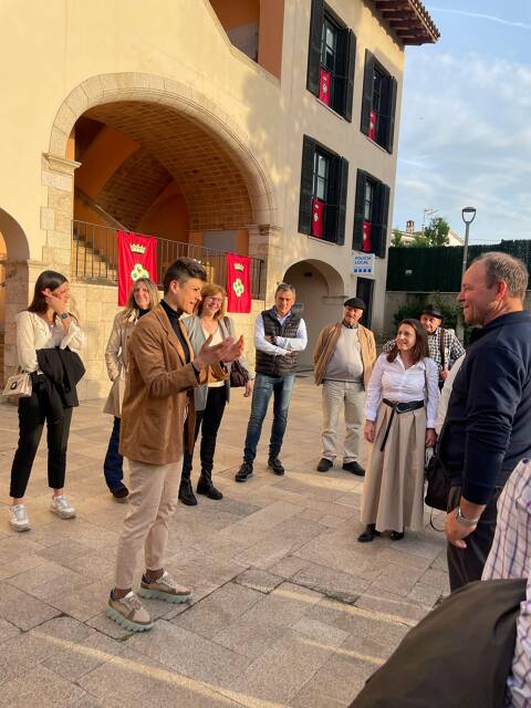 Maçanet de la Selva rep el poble de Sant Antoni de Portmany en una visita de germanor