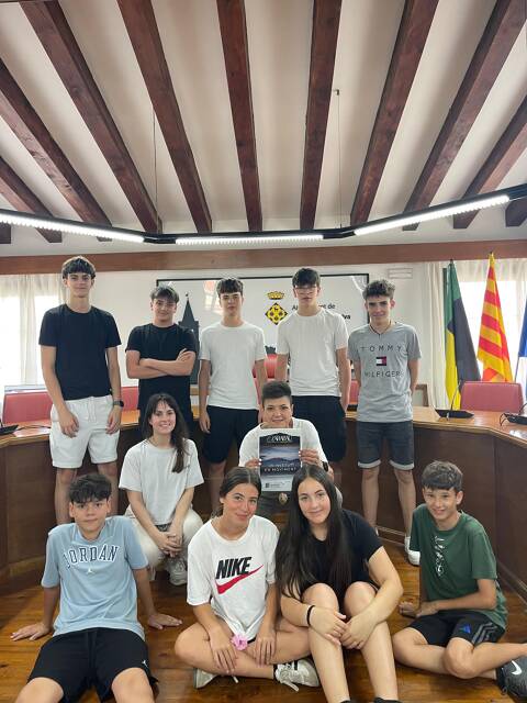 Els alumnes de l'Institut de Maçanet impulsen la seva pròpia revista: Xarabau