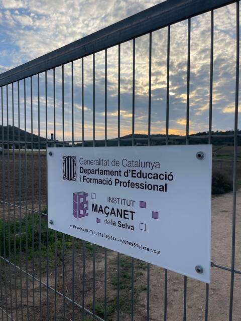El Ple municipal aprova l’ampliació provisional de l’Institut de Maçanet