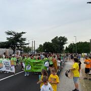 Prop de 175 persones participen en una marxa lenta per reclamar al Departament d’Educació el desbloqueig immediat de la construcció del nou institut de Maçanet de la Selva - img-prop-de-175-persones-participen-en-una-marxa-lenta-per-reclamar-al-departament-d---educacio---el-desbloqueig-immediat-de-la-construccio---del-nou-institut-de-mac--anet-de-la-selva--05-.jpeg